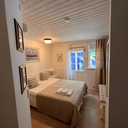 Brinkly Hotel