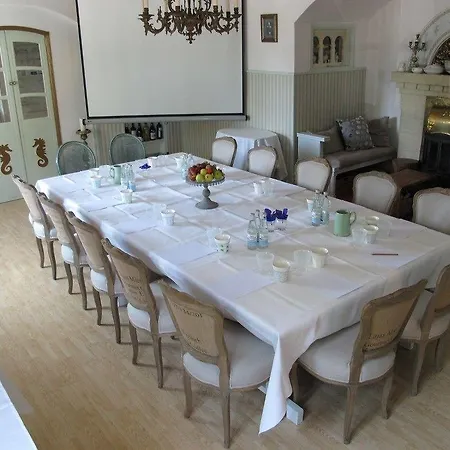 Brinkly Hotel
